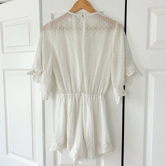 NWOT Showpo Reverse White Swiss Dot Lace Trim V-Neck Romper Women’s Size Medium - Picture 6 of 8
